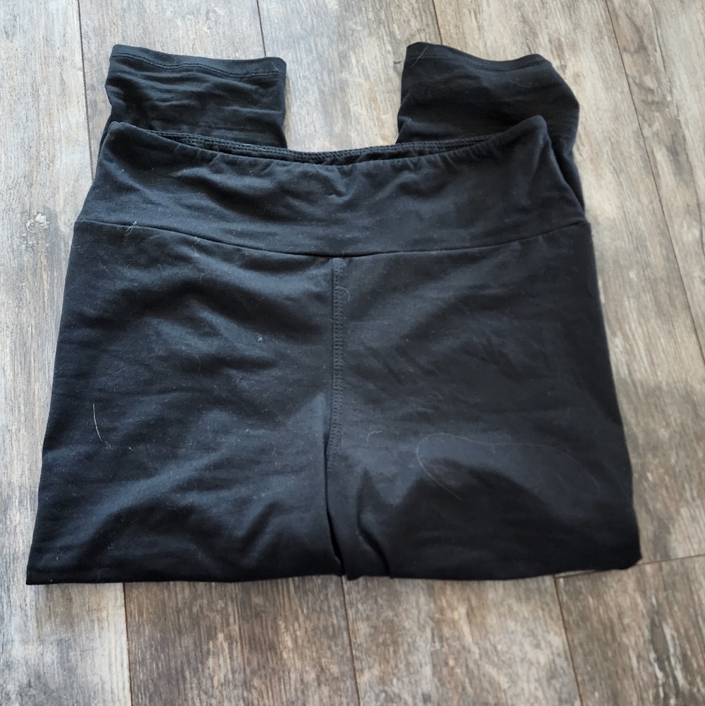 Black capris